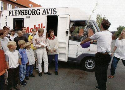 1998 - Foran mobil-redaktionen (Foto: Jens Peder Meyer)